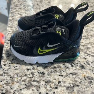 Nike air 270 size 5c